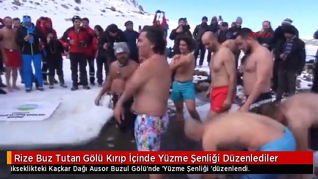 Rize Buz Tutan Gölü Kırıp İçinde Yüzme Şenliği Düzenlediler