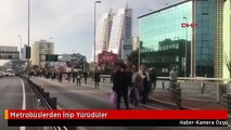 Metrobüslerden İnip Yürüdüler