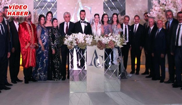 (12 Kasım 2017) BEDİR VE KARAHASANOĞLU AİLELERİ´NİN MUTLU GÜNÜ AYBÜKE VE CAN ‘EVET´ DEDİ