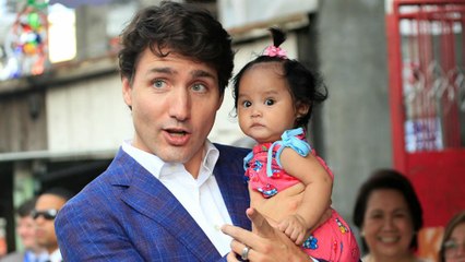 بالفيديو: ترودو يفتن سكان مانيلا ويتناول الدجاج المقلي في مطعم للوجبات السريعة