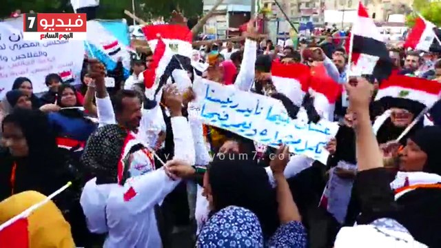 نجل شعبان عبد الرحيم يغنى للرئيس السيسى فى وقفة للباعة الجائلين