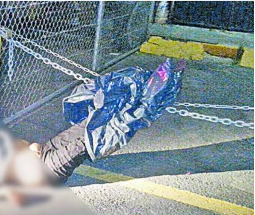 ARROJAN A EMBOLSADA DESDE UN VEHÍCULO, EN TLALNEPANTLA