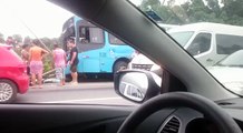 Acidente entre ônibus, caminhão e carro na BR 101, na Serra