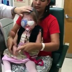 Dünyayı İlk Defa Gören Küçük Kız - Ağlamaya Hazır Olun.