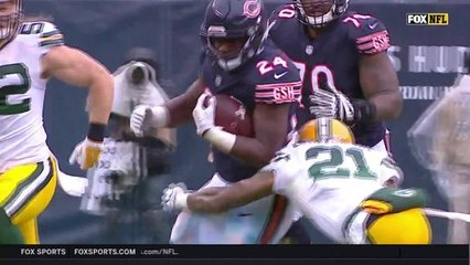 Jordan Howard finds the hole for a 25-yard run