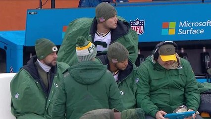 Aaron Jones leaves game with injury