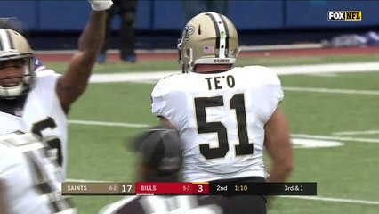 Manti Te'o leaps for a huge third down stop