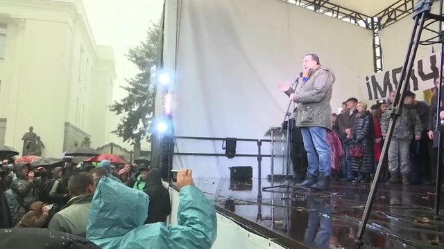 Саакашвили грозит Порошенко народным импичментом