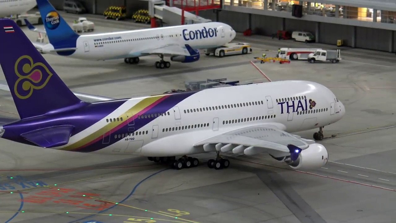 20 Minutes of Plane Spotting @ Worlds largest model airport | Miniatur Wunderland Hamburg