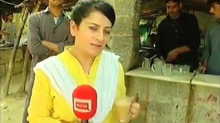 Female Reporter gone crazy For Hotest Chai Wala Arshad Khan ! (3)