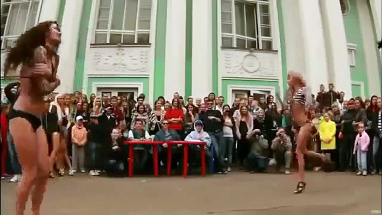Fight club dancing in the street !! Competitions most beautiful girls