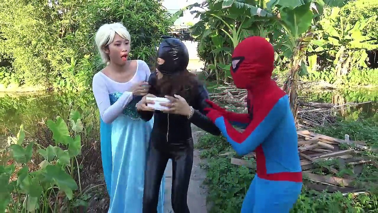 سبايدرمان ومجمدة إلسا مقابل الآيس كريم الإملائي! ث الوردي سبيديرجيرل، جوكر! خارقة المرح