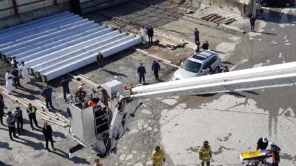 충주 건설자재 공장에서 2명 모래에 묻혀 1명 사망 / YTN