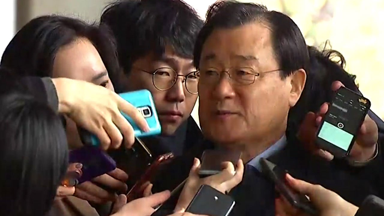 이병기 前 원장 소환..."자금상납 문제 송구" / YTN