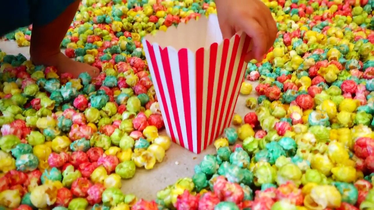 Bad Baby & Giant Candy Accident! Johny Johny Yes Papa Family Fun Video for kids-7RQI1DqZxnU