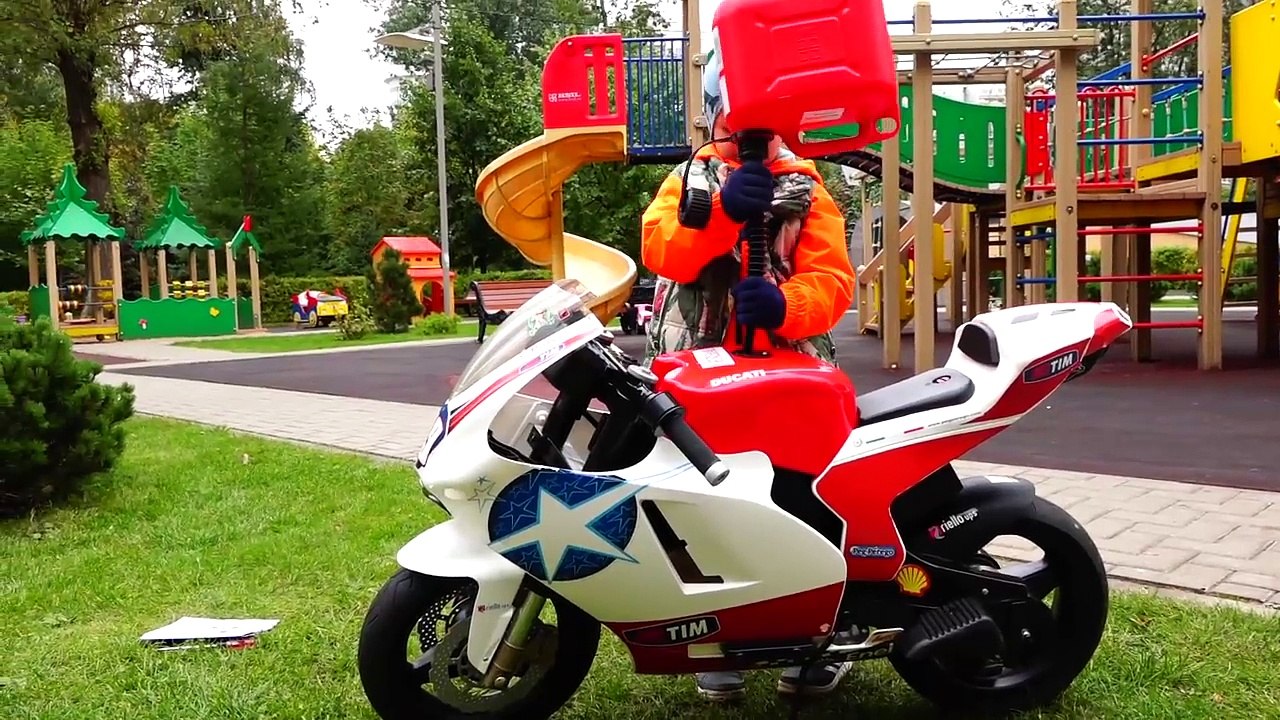 Bad Baby & Power Wheels Car  - Learn Colors with Kids Bike Nursery Rhumes Songs for children-UA0Ieobeskc