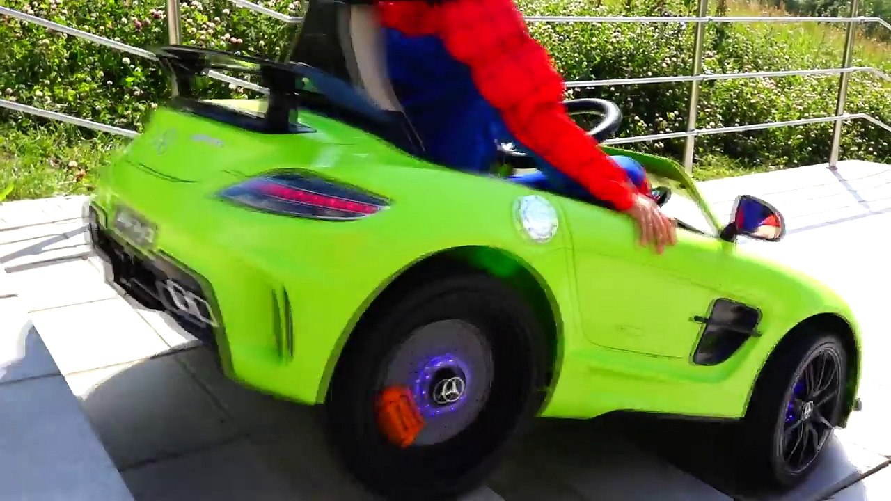 Bad Baby Spiderman Changing Wheels! Ride On Power Wheels _ Funny Superheroes Joker Hulk Spiderbaby-5RbsiukIrjE