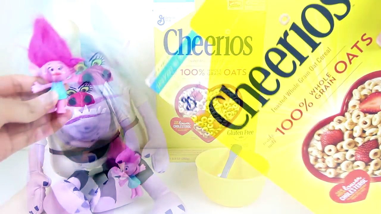 Trolls Movie Poppy, Bridget and Bergen Chef In Real Life - Chef Eats Cheerios | Ellie Sparkles IRL
