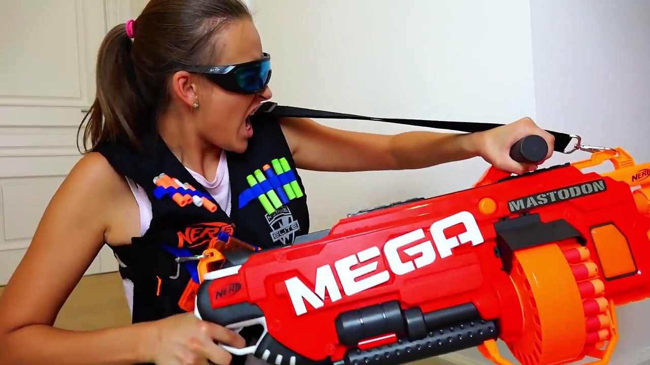 Bad Kids & Mommy vs Creepy Hand! Childrens on Power Wheels TOWING TRUCK - Compilation-6LPhVoHjhJs