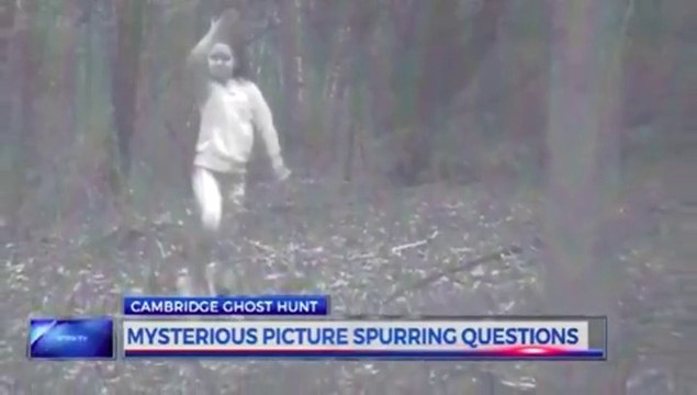 Il aperçoit un fantome alors qu'il fait son footing dans les bois... Flippant