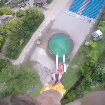 Un plongeon très très risqué... Vertigineux