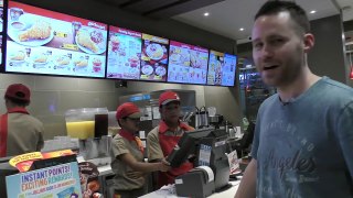 First Time Trying Jollibee - PHILIPPINES VLOG 05