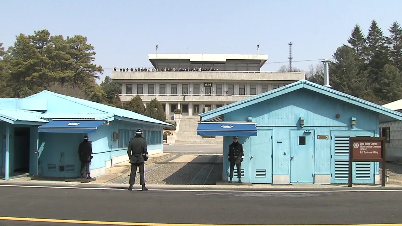 [속보] 판문점 통해 북한군 1명 귀순...총격받아 긴급후송 / YTN