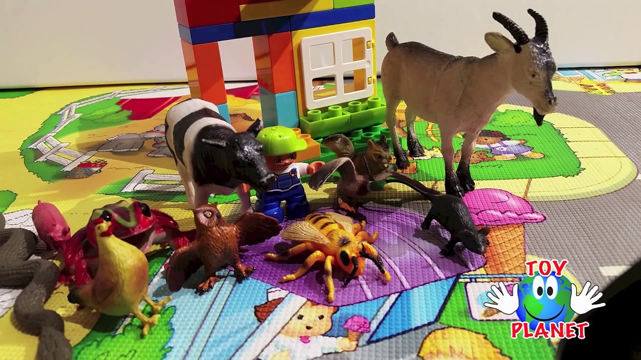 Old MacDonald Had a Farm Song with Toy Animals - El Viejo MacDonald Tiene una Granja con Juguetes