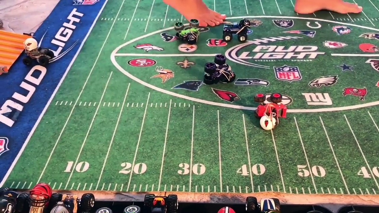 MONSTER TRUCK FOOTBALL GAME TEXANS VS CARDINALS