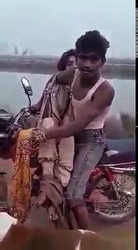 فیصل آباد کے محمد شکیل نے ناراض ہوکر میکے جانے والی بیوی کو روکنےکا انوکھا طریقہ ڈھونڈ نکالا