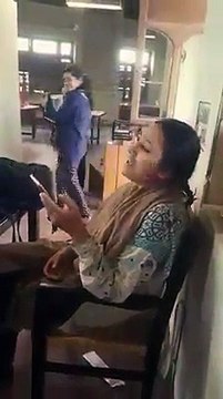 ایسی سریلی آواز میں غزل گائی کہ جسے سن کر آپ بھی داد دیے بغیر نہیں رہ پائیں گے۔ ایک بار آپ بھی سنئیے۔