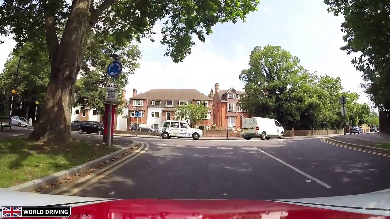 How to deal with roundabouts driving lesson: Easy to understand UK roundabouts