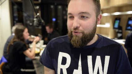 Le Top Chef Carl Gillain explique son concept de friterie gastronomique