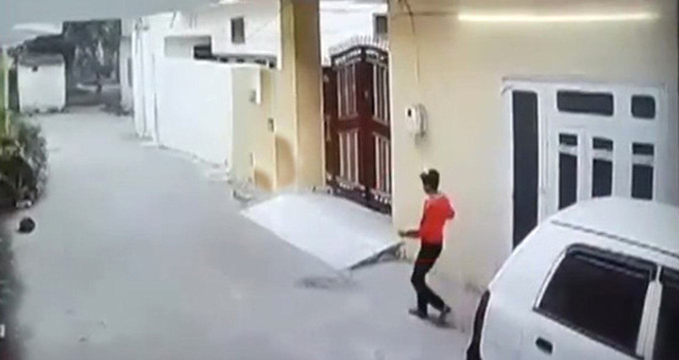 11 Yaşındaki Çocuk Köpeklerden Kaçarken Kalp Krizi Geçirdi