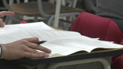 '2018 수능' 주사위 던져졌다...문답지 배부 시작 / YTN