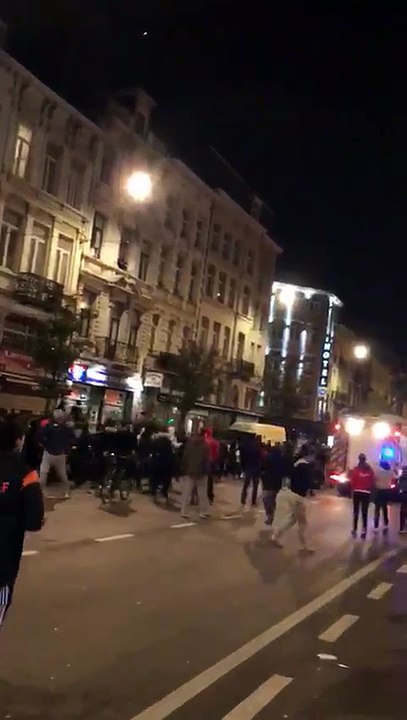 Emeutes à Bruxelles : Agression pompiers (vidéo amateur)