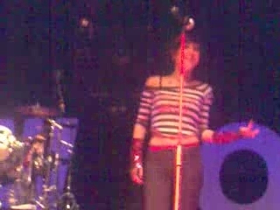 JENNIFER AYACHE PARLE AU ZENITH DE NANCY