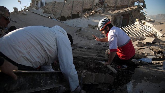 Cientos de muertos y miles de heridos tras un terremoto en la frontera entre Irán e Irak