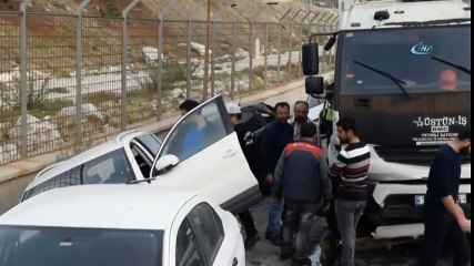 İzmir'de Kamyon 7 Aracı Biçti