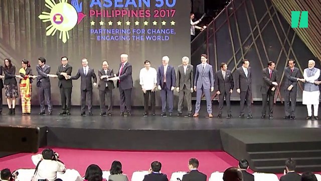 Cette fois c'est Trump qui a souffert d'une poignée de main