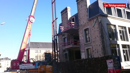 Quimper. Les "attelles" d'une belle maison en travaux retirées