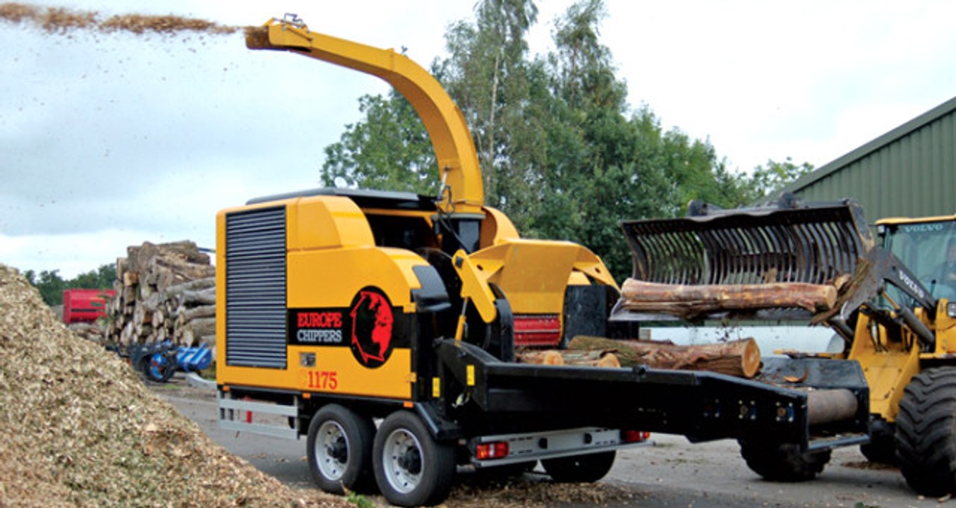 Feci Kaza! Ağaç Budama Makinesinin İçine Düştü