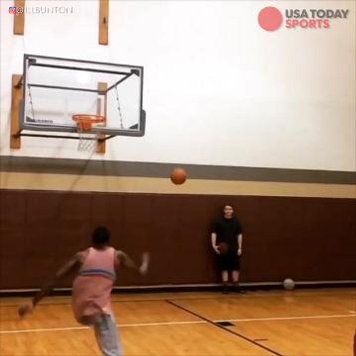 Off the wall Dunk