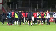 Foot - Bleus : Une minute de silence avant l'entraînement