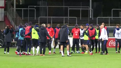 Foot - Bleus : Une minute de silence avant l'entraînement