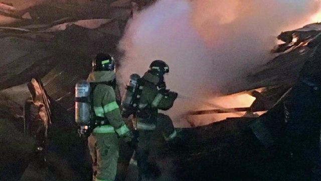 플라스틱 상자 제조 공장 불...6억 6천만 원 피해 / YTN