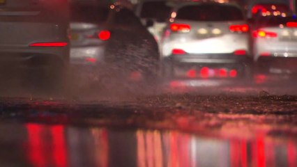 서울 집중호우로 도로 침수...통행불편 / YTN