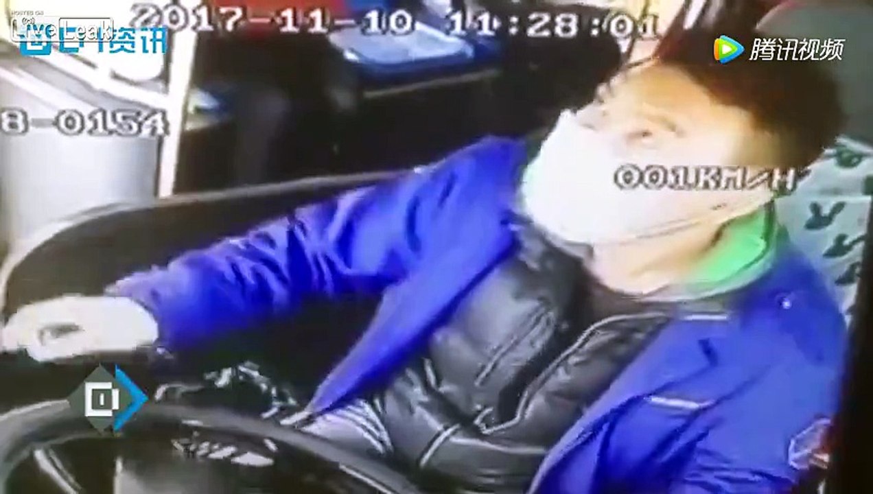 Malaise cardiaque d'un chauffeur bus en plein trajet avec des passagers !