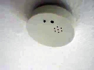 Batterie wechseln am Gira Rauchwarnmelder Basic