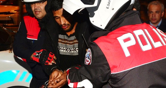 Çanakkale'de Tutuklu Genç Elleri Kelepçeli Halde Adliyeden Kaçtı